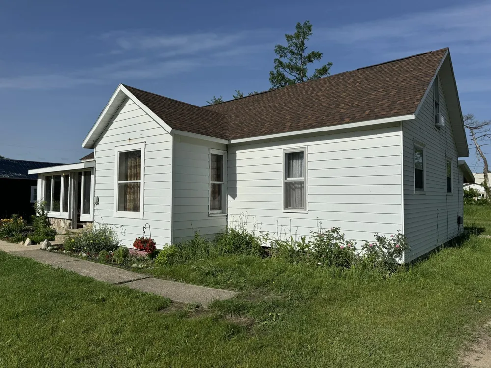 8281 Rapid City Road Clearwater Township, MI 49676