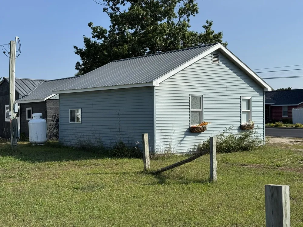 8281 Rapid City Road Clearwater Township, MI 49676