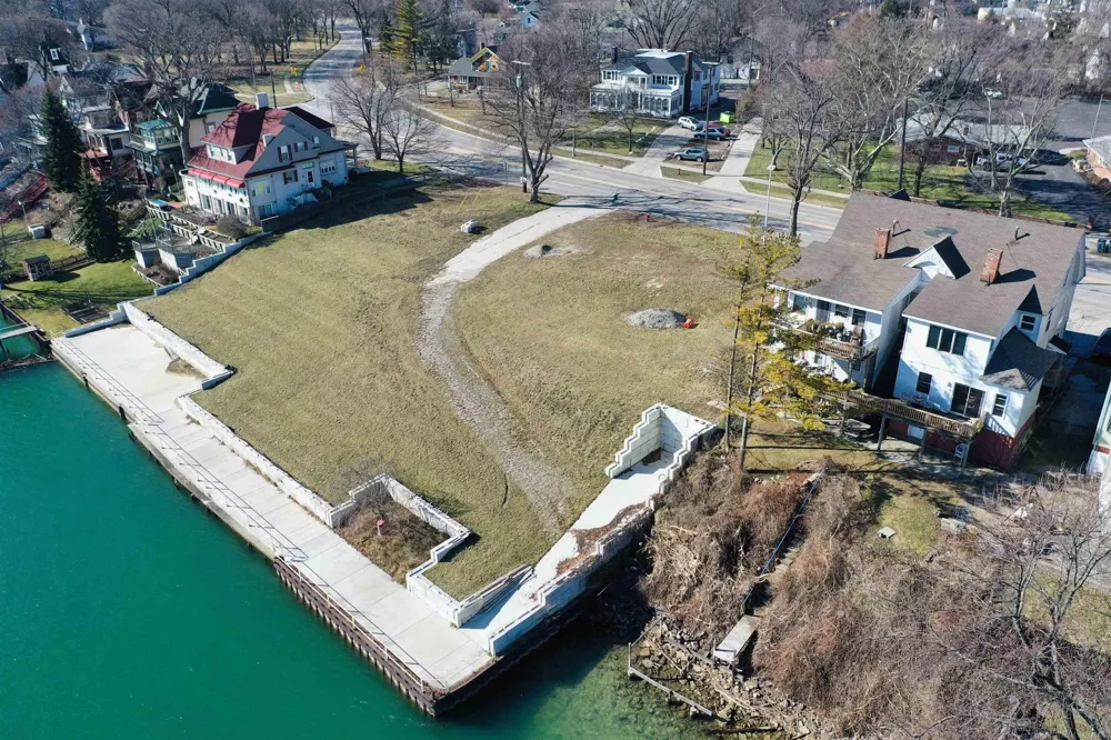 2444 Military Street Port Huron City, MI 48060