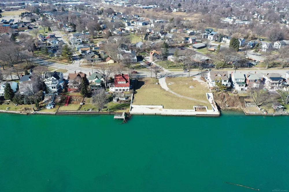 2444 Military Street Port Huron City, MI 48060