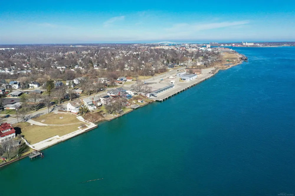 2444 Military Street Port Huron City, MI 48060