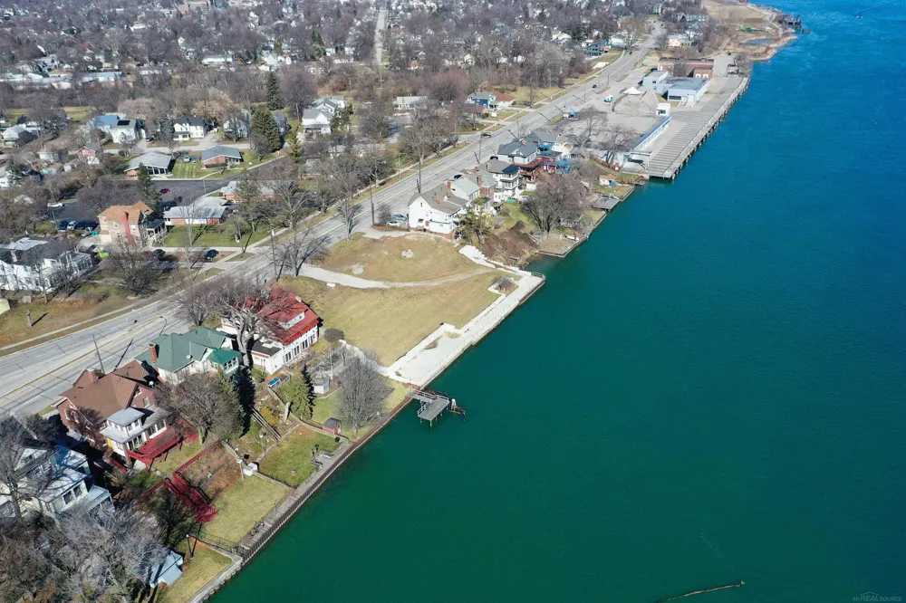 2444 Military Street Port Huron City, MI 48060