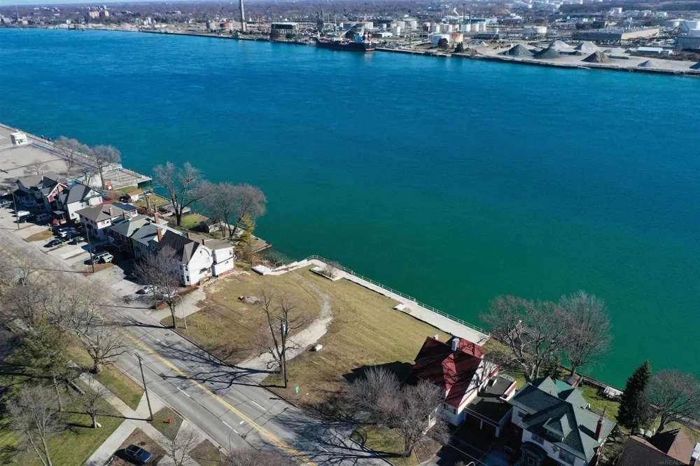 2444 Military Street Port Huron City, MI 48060