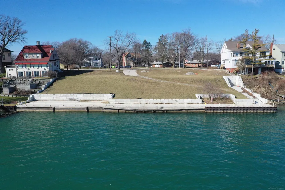 2444 Military Street Port Huron City, MI 48060