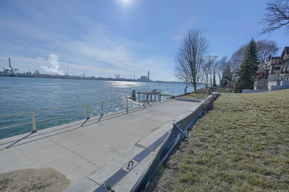 2444 Military Street Port Huron City, MI 48060