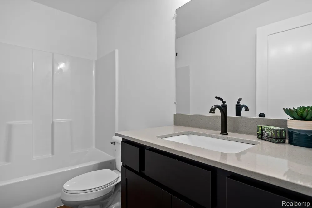 514 Village Lane Milford Village, MI 48381
