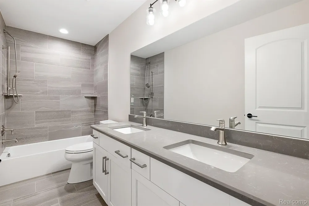 2166 Heidi Dr Addison Township, MI 48370