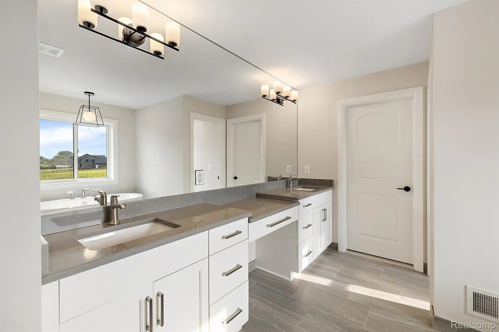 2166 Heidi Dr Addison Township, MI 48370