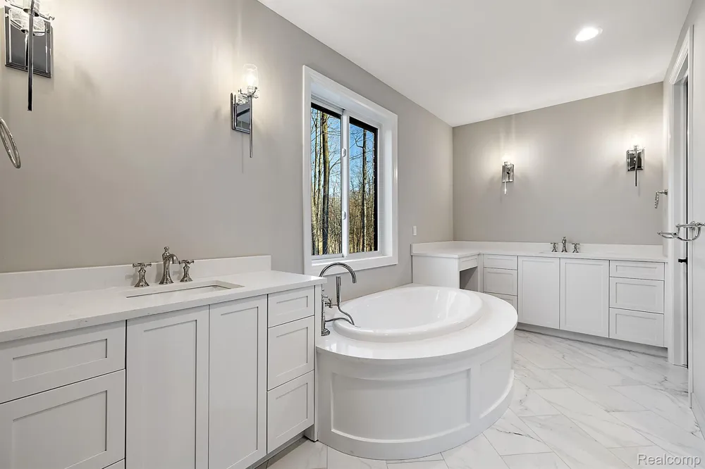 2280 Heidi Drive Addison Township, MI 48370