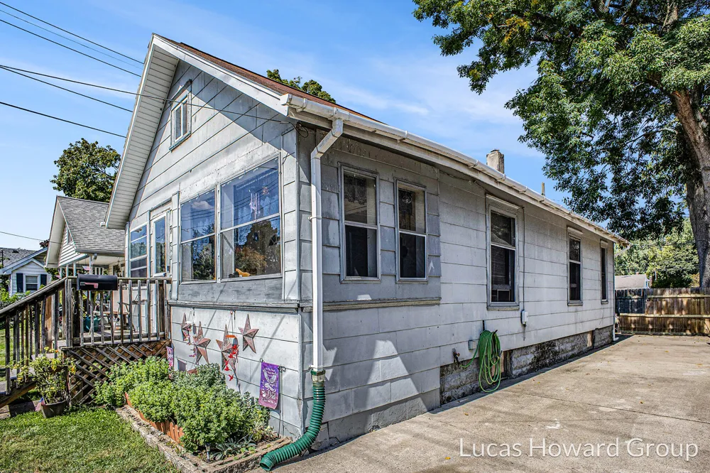 712 Lenore Avenue Lansing City, MI 48910