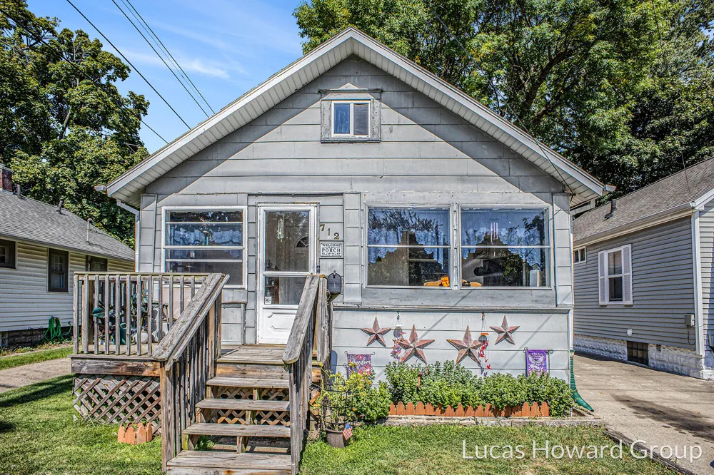 712 Lenore Avenue Lansing City, MI 48910