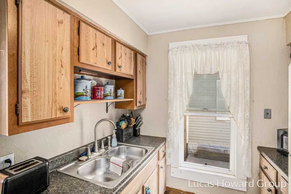 712 Lenore Avenue Lansing City, MI 48910