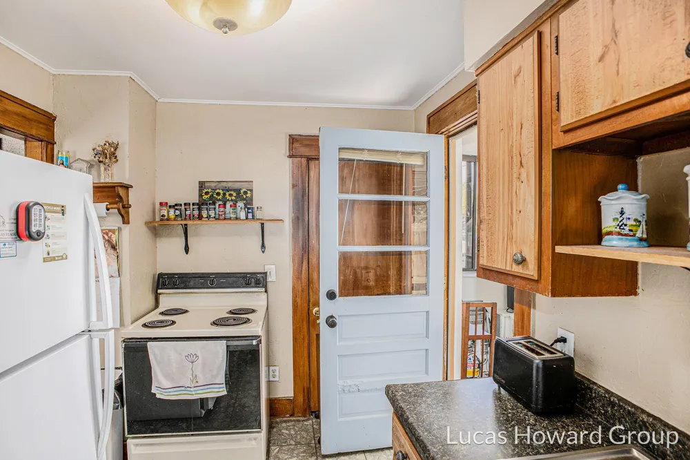 712 Lenore Avenue Lansing City, MI 48910