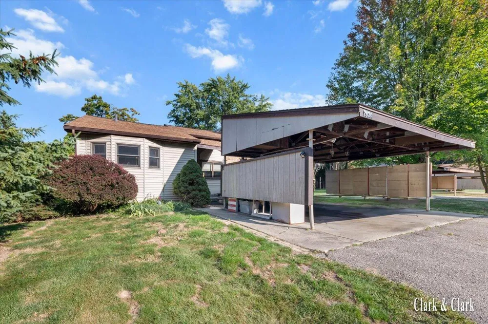 2630 Chatham Woods Drive SE Cascade Charter Township, MI 49546