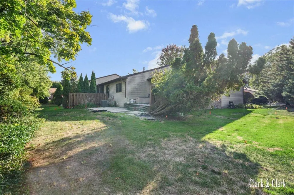 2630 Chatham Woods Drive SE Cascade Charter Township, MI 49546