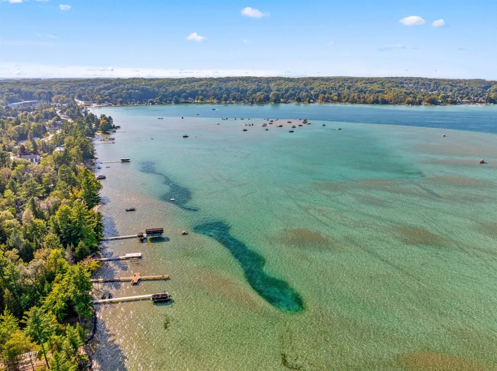 6993 NW Aarwood Road Clearwater Township, MI 49676