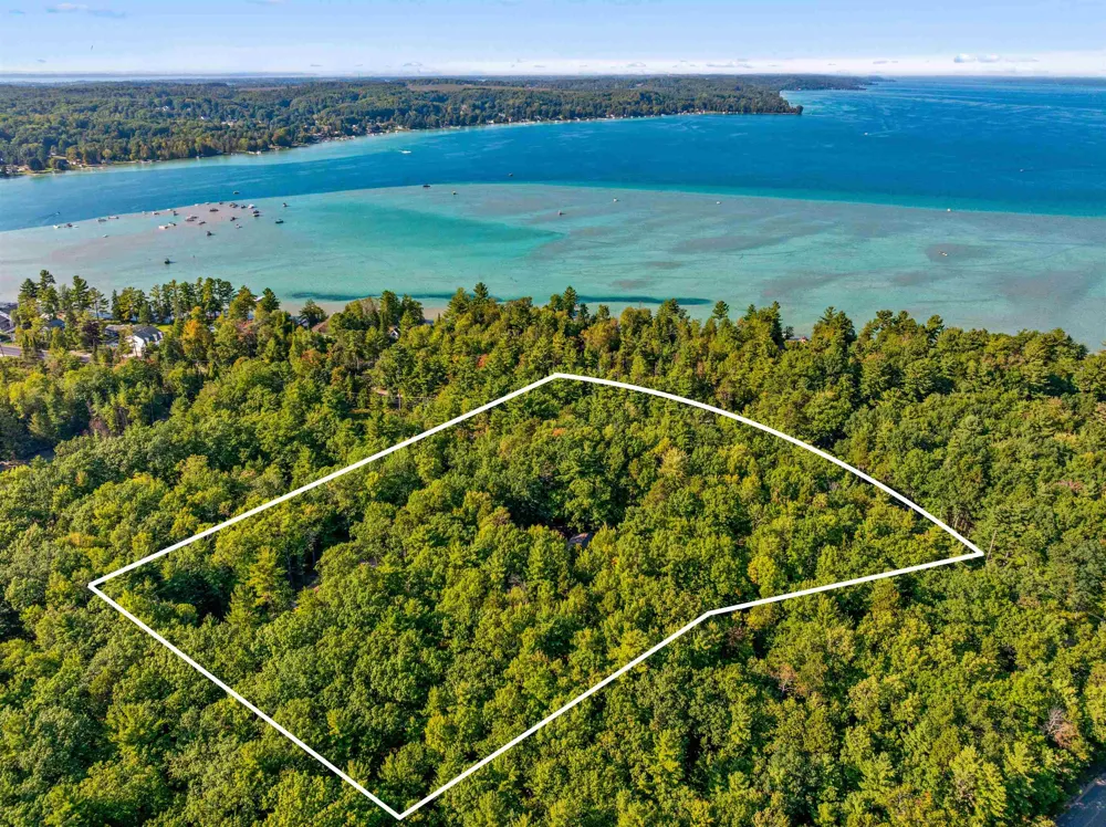 6993 NW Aarwood Road Clearwater Township, MI 49676