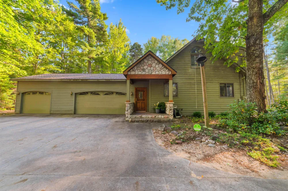 6993 NW Aarwood Road Clearwater Township, MI 49676