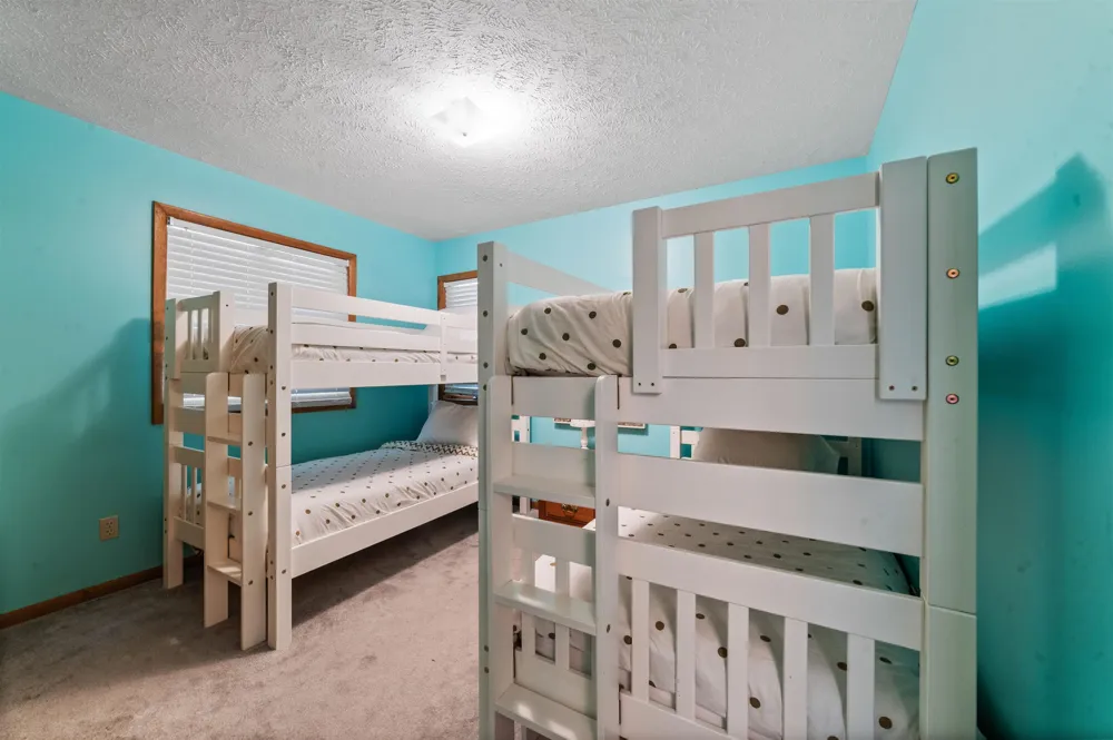 6993 NW Aarwood Road Clearwater Township, MI 49676