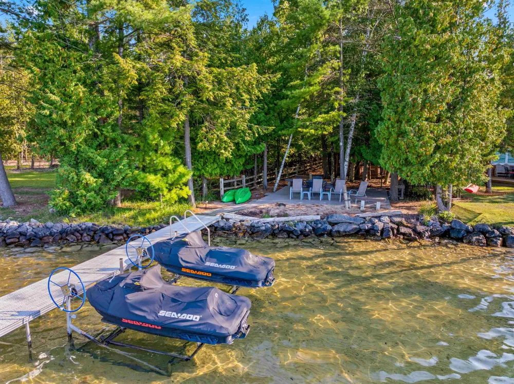 6993 NW Aarwood Road Clearwater Township, MI 49676
