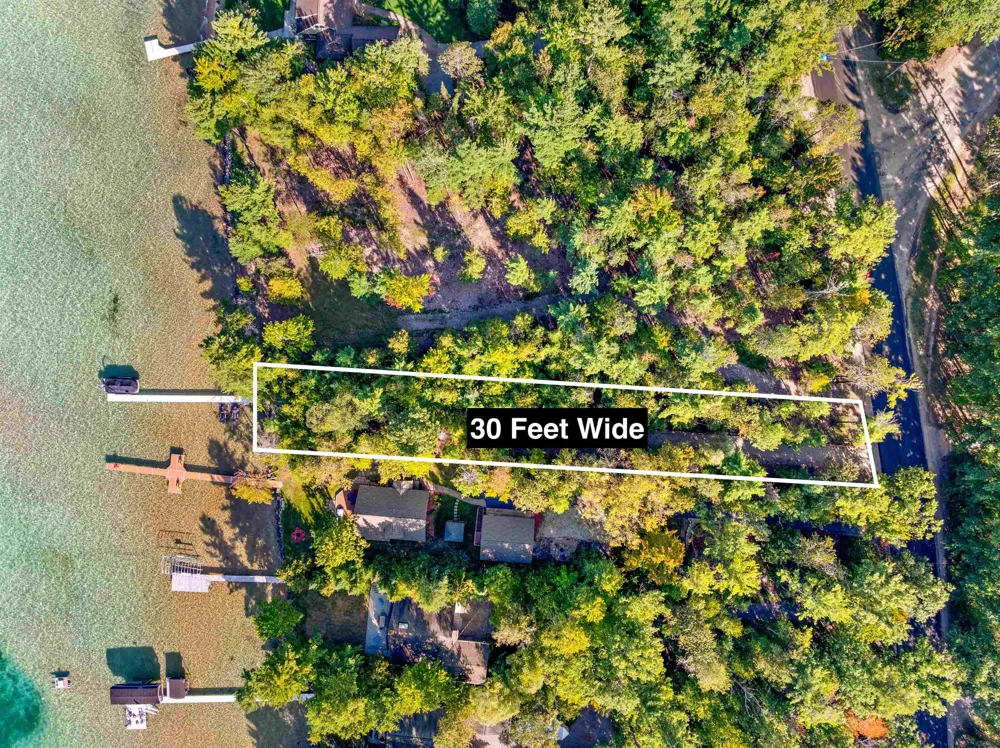 6993 NW Aarwood Road Clearwater Township, MI 49676