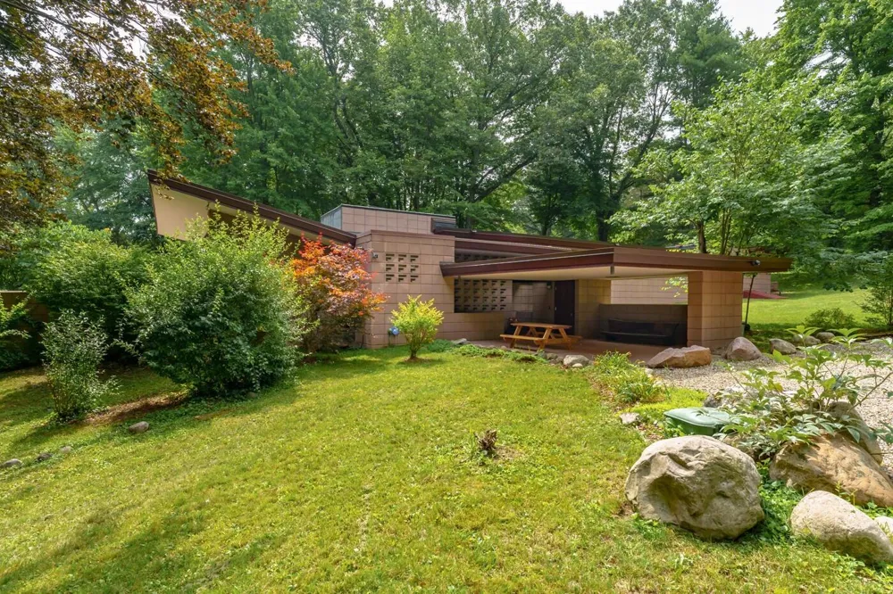 11090 Hawthorne Drive Charleston Township, MI 49053
