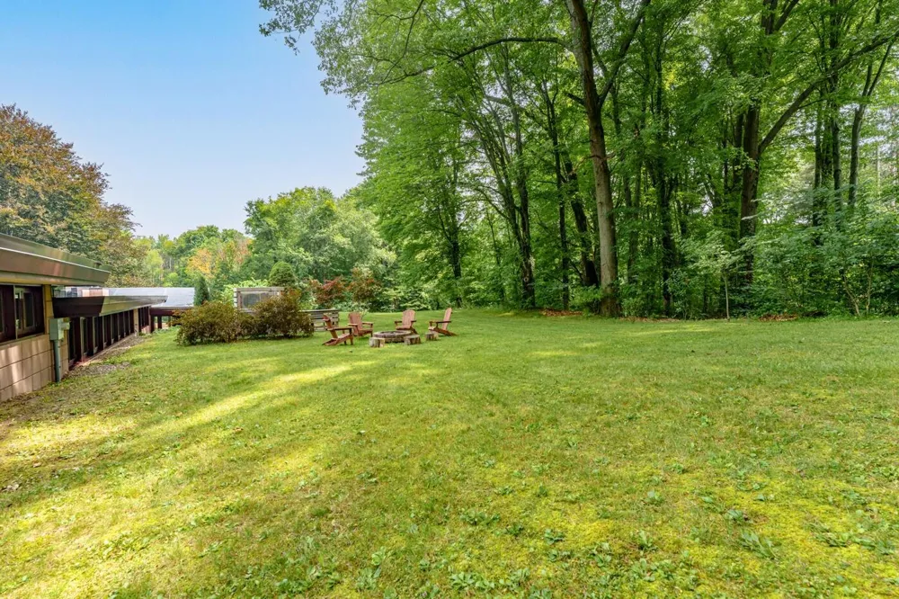 11090 Hawthorne Drive Charleston Township, MI 49053