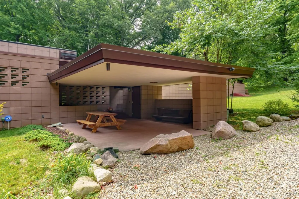 11090 Hawthorne Drive Charleston Township, MI 49053