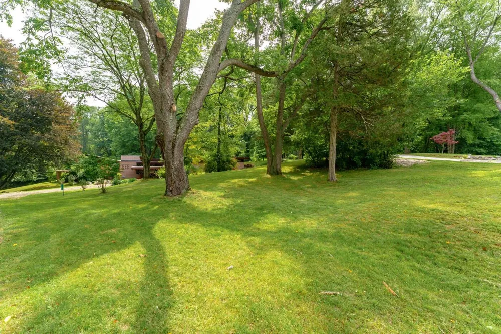 11090 Hawthorne Drive Charleston Township, MI 49053