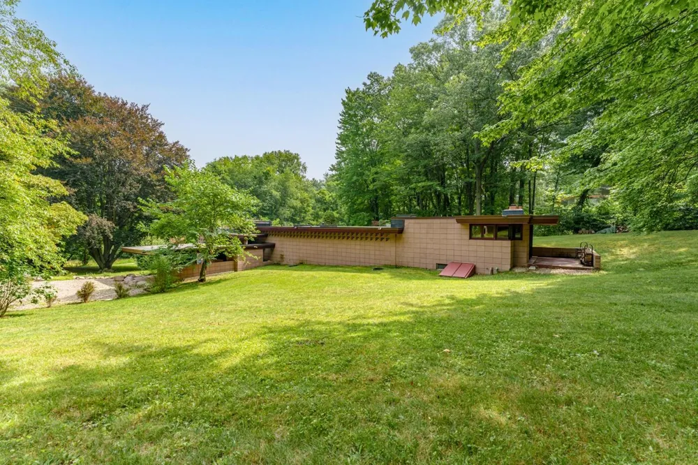 11090 Hawthorne Drive Charleston Township, MI 49053
