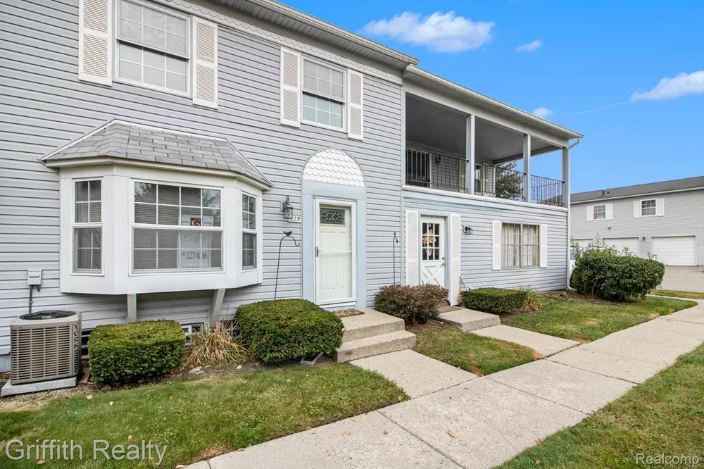 229 Lake Village Drive Walled Lake City, MI 48390