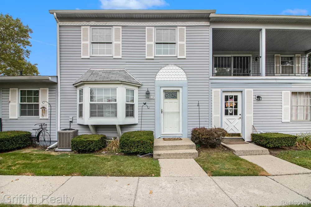 229 Lake Village Drive Walled Lake City, MI 48390