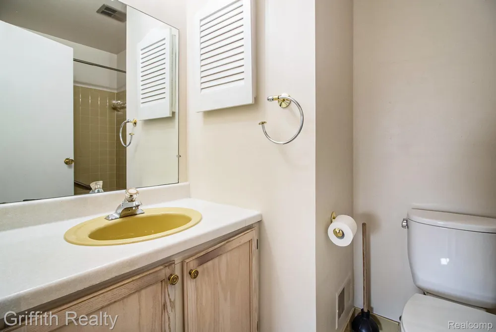229 Lake Village Drive Walled Lake City, MI 48390