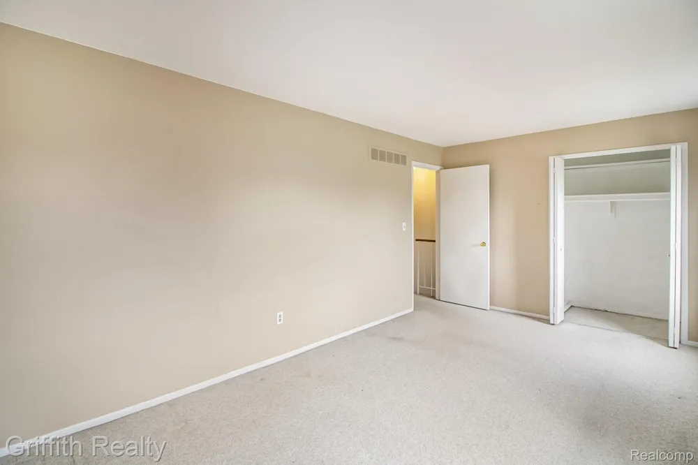 229 Lake Village Drive Walled Lake City, MI 48390