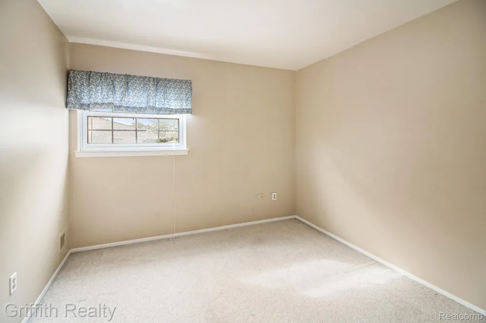 229 Lake Village Drive Walled Lake City, MI 48390