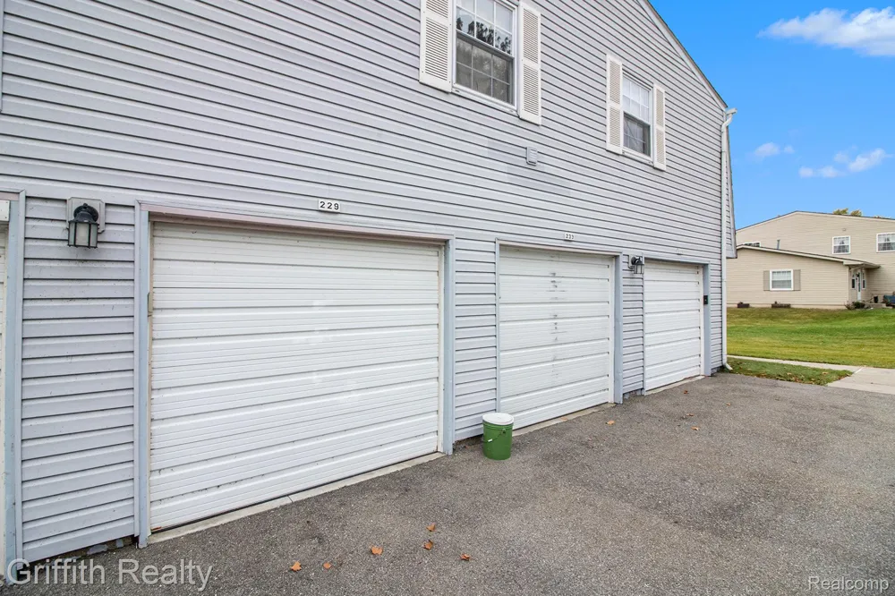 229 Lake Village Drive Walled Lake City, MI 48390