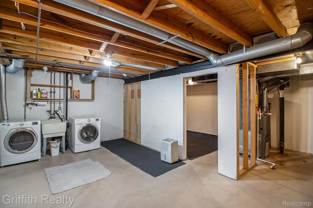 229 Lake Village Drive Walled Lake City, MI 48390