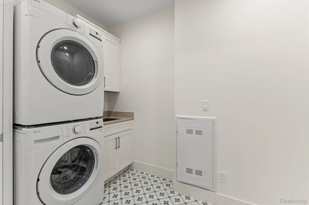 156 Center Unit 303 Northville City, MI 48167