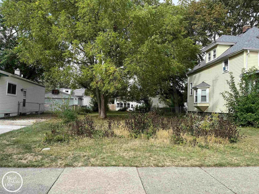 22441 Gascony Avenue Eastpointe City, MI 48021