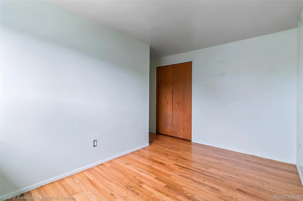 27962 Eastwick square Roseville City, MI 48066