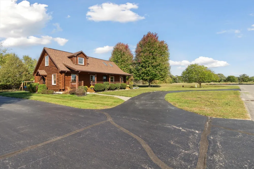 1510 Luce Court Alma City, MI 48801