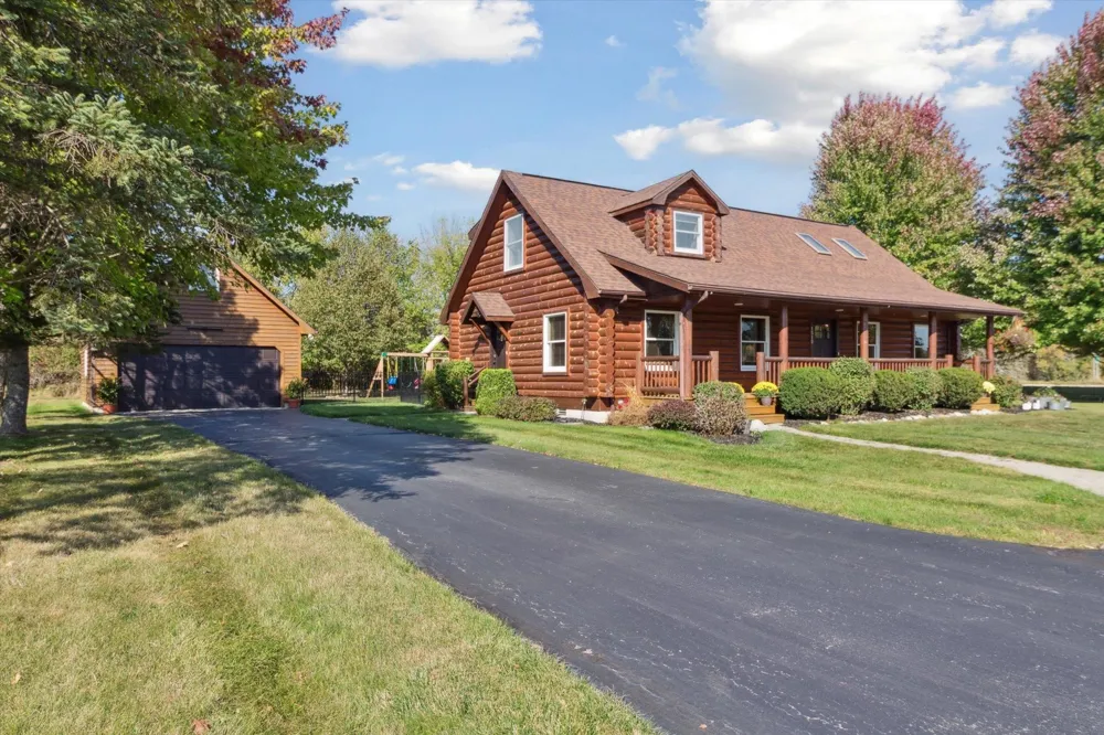 1510 Luce Court Alma City, MI 48801
