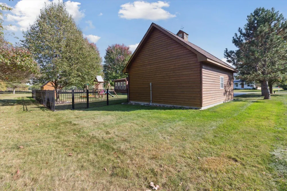 1510 Luce Court Alma City, MI 48801