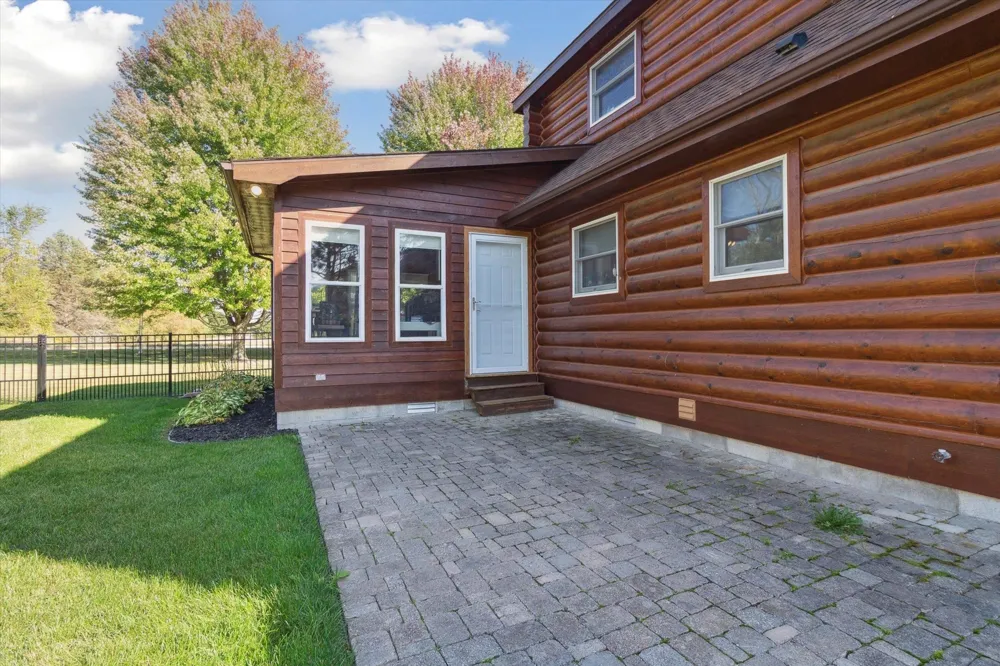 1510 Luce Court Alma City, MI 48801