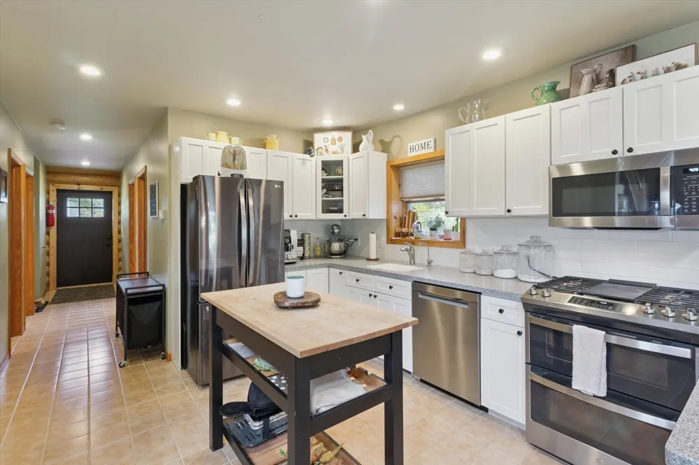1510 Luce Court Alma City, MI 48801