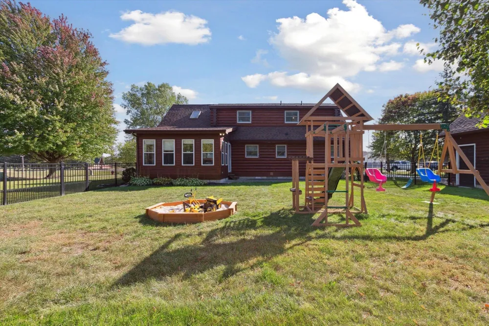 1510 Luce Court Alma City, MI 48801