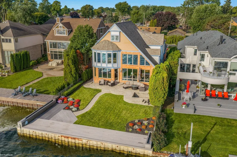 38128 Lakeshore Drive Harrison Charter Township, MI 48045