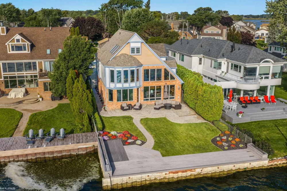 38128 Lakeshore Drive Harrison Charter Township, MI 48045