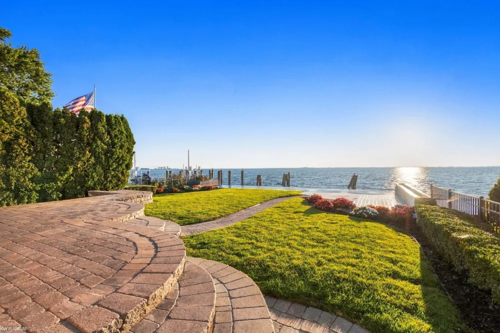 38128 Lakeshore Drive Harrison Charter Township, MI 48045