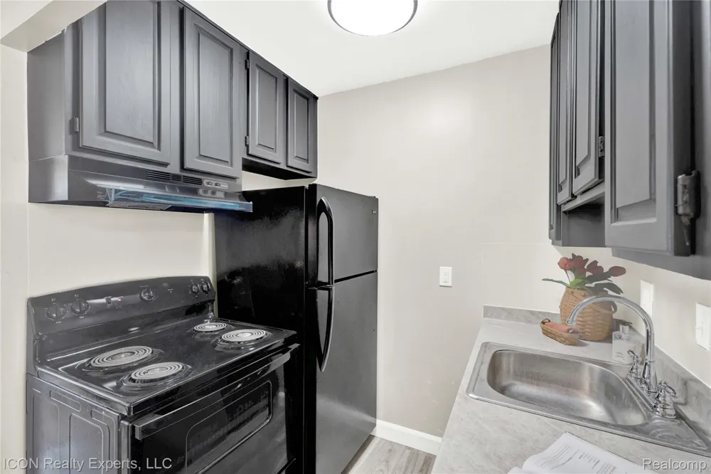 18400 Lahser Road Detroit City, MI 48219